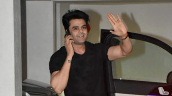 Maniesh Paul pulls off the simple look with black tshirt and denims