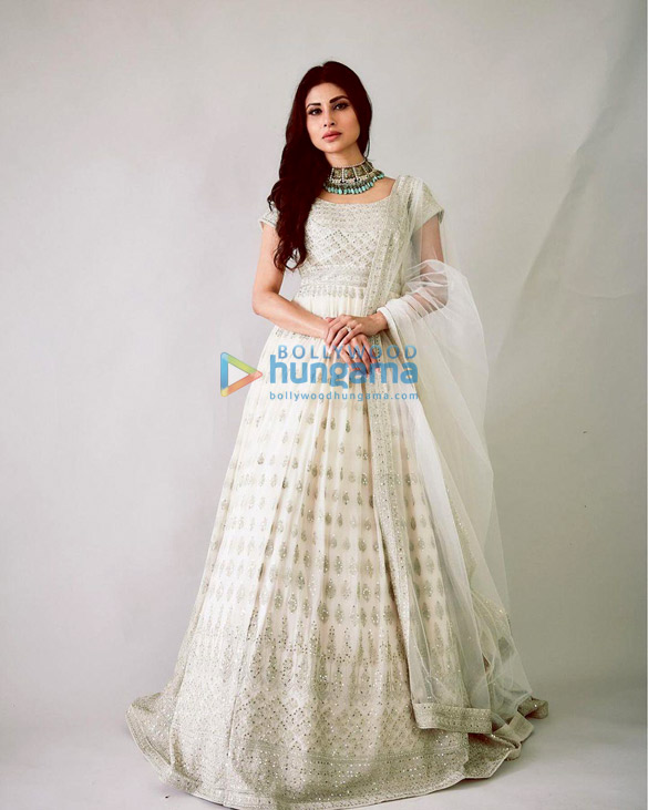 mouni roy 1 149