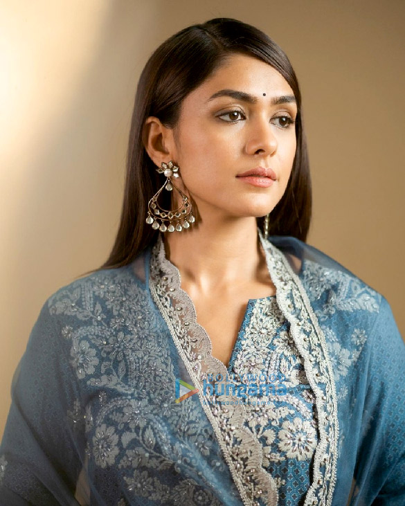 mrunal thakur 2 83
