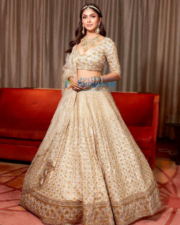 mrunal thakur 2 84