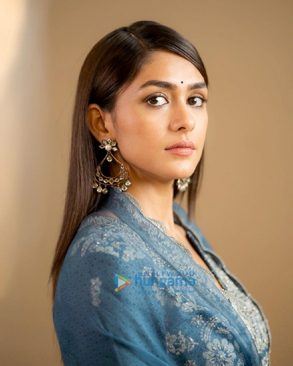 mrunal thakur 3 59