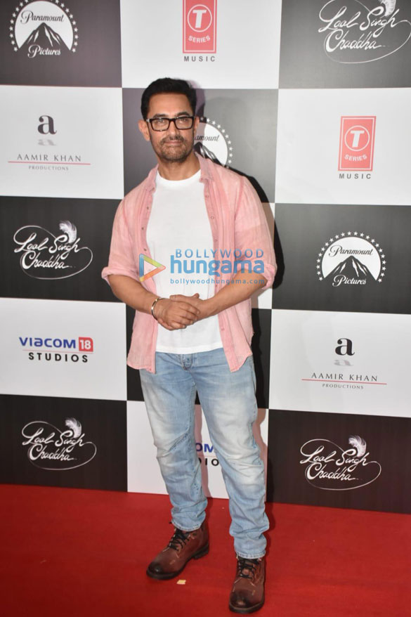 photos aamir khan kiran rao kareena kapoor khan saif ali khan and others attend red carpet premiere of laal singh chaddha 009 3