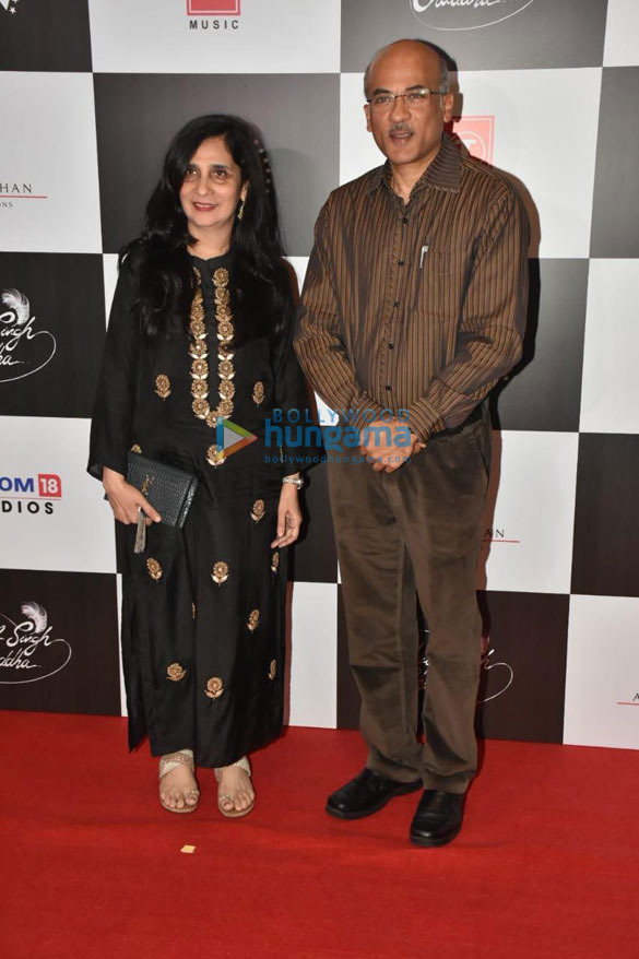 photos aamir khan kiran rao kareena kapoor khan saif ali khan and others attend red carpet premiere of laal singh chaddha 1198 11