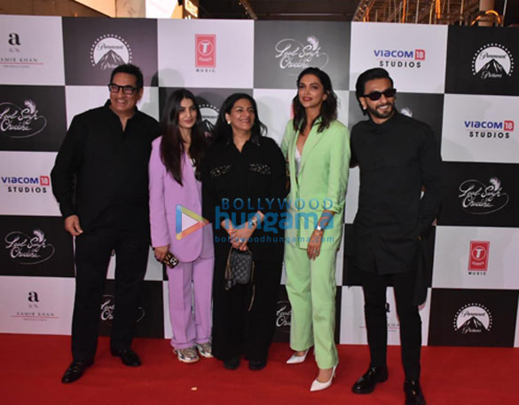 photos aamir khan kiran rao kareena kapoor khan saif ali khan and others attend red carpet premiere of laal singh chaddha 1198 5