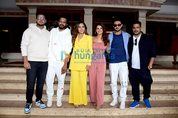 Photos: Aayush Sharma, Shakti Mohan, Neeti Mohan, Nakash Azizul and Amol – Abhishek launch their latest song ‘Chumma Chumma’ Photos: Aayush Sharma, Shakti Mohan, Neeti Mohan, Nakash Azizul and Amol – Abhishek launch their latest song ‘Chumma Chumma’