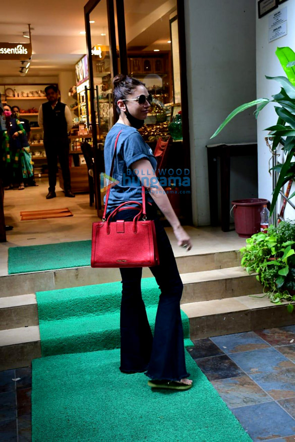 photos aditi rao hydari spotted in khar 1 2