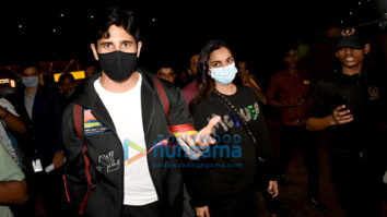 Photos: Akshay Kumar, Sidharth Malhotra, Kiara Advani and others snapped at the airport