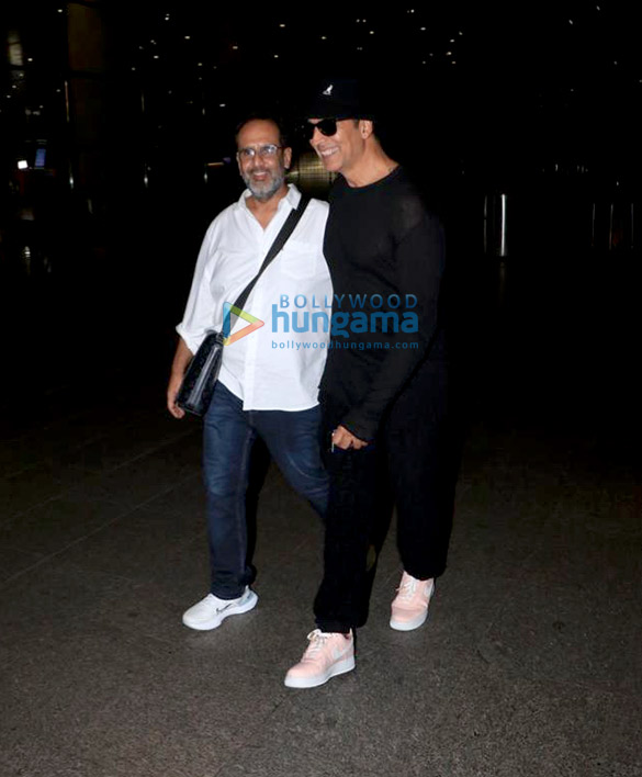 photos akshay kumar sidharth malhotra kiara advani and others snapped at the airport 5