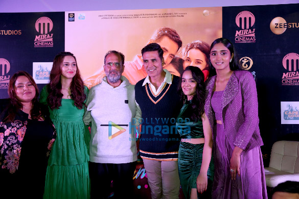 Photos Akshay Kumar and team of Raksha Bandhan snapped at Velocity Miraj Cinemas in Indore for promotions (4)