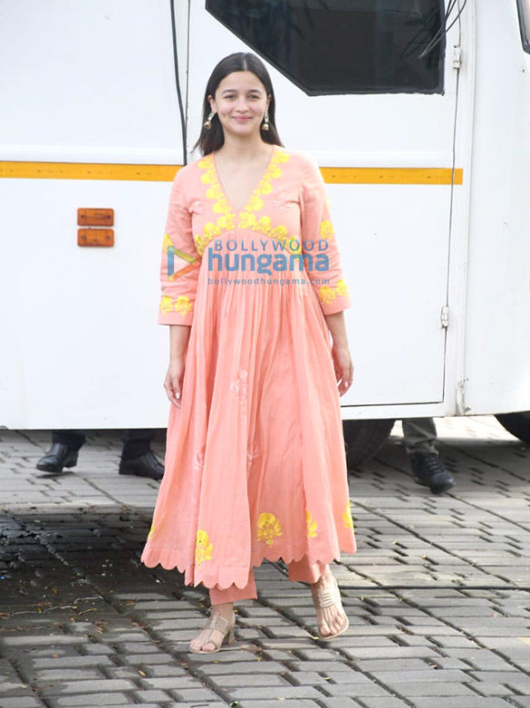 photos alia bhatt spotted at kalina airport 2