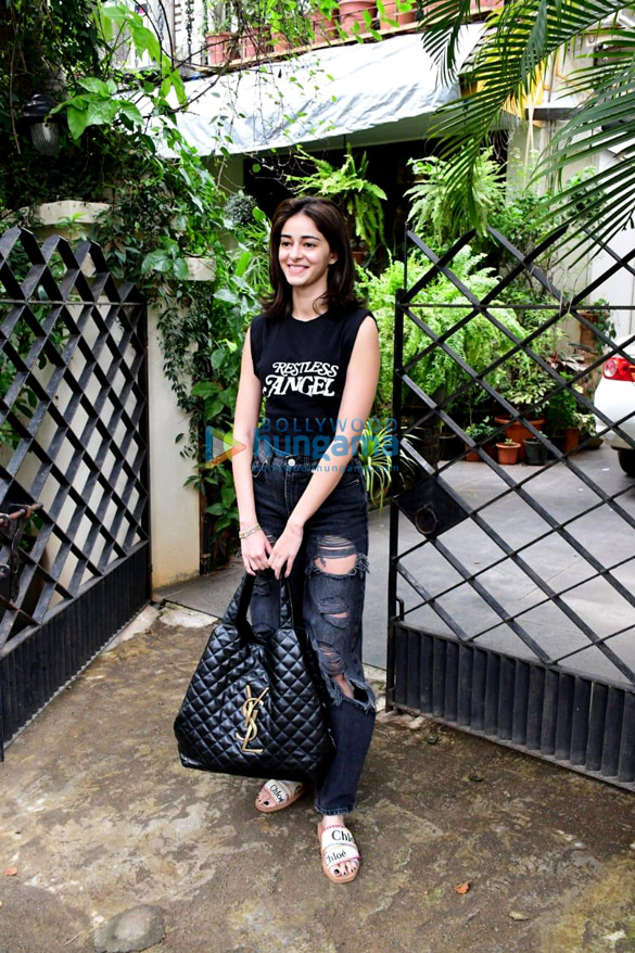 photos ananya panday spotted outside a salon in bandra 2 3