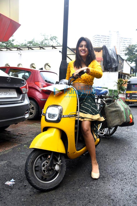 photos anjali arora snapped promoting her new song saiyyan dil mein aana re 4