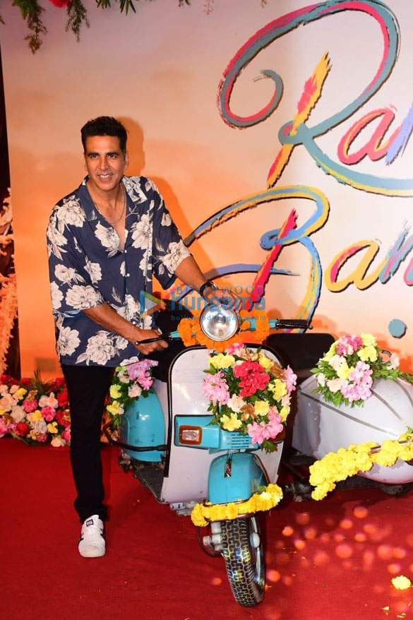 photos celebs grace the premiere of raksha bandhan more 1 5