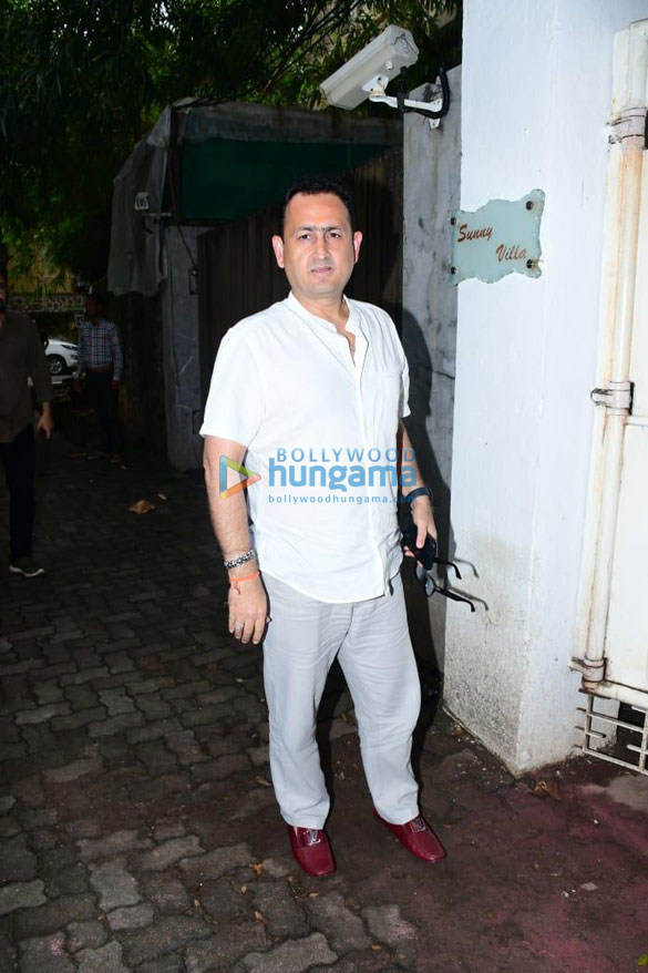photos celebs grace the screening of laal singh chaddha 2