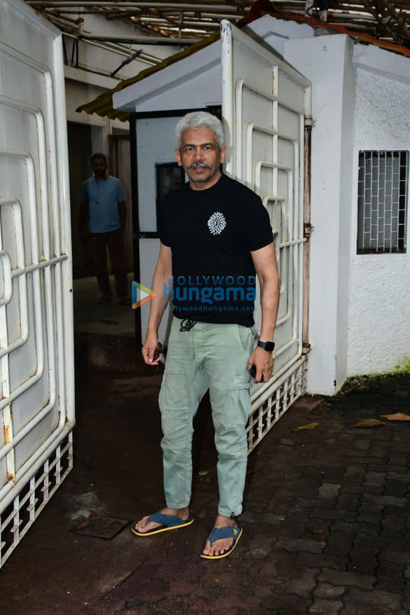 photos celebs grace the screening of laal singh chaddha 8