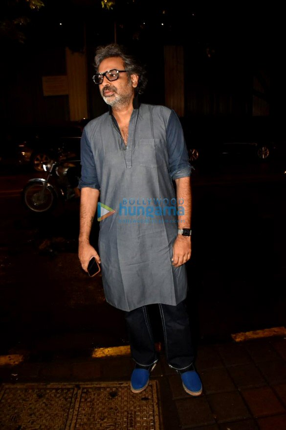 photos chunky pandey farah khan avinash gowarikar and others snapped at a restaurant in bandra 5