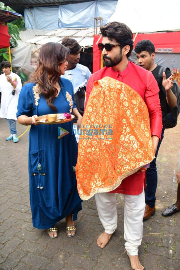 photos gurmeet choudhary and debina bonnerjee bring the idol of lord ganesha to their residence 2