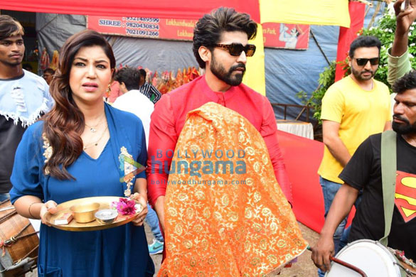 photos gurmeet choudhary and debina bonnerjee bring the idol of lord ganesha to their residence 3