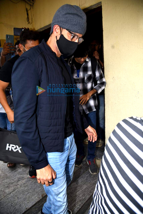 photos hrithik roshan and goldie behl snapped at pvr juhu 3