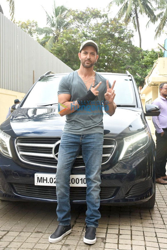 photos hrithik roshan and the team of vikram vedha snapped at pvr juhu 2