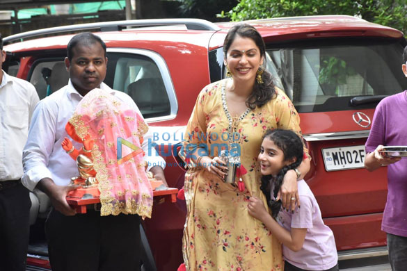 photos isha koppikar welcomes lord ganesha at her residence in bandra 3