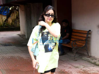 Photos: Janhvi Kapoor and Dhvani Bhanushali spotted at the gym