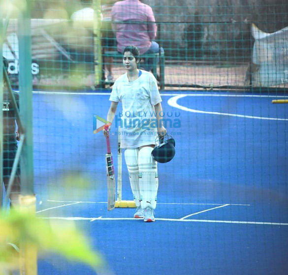 Photos: Janhvi Kapoor snapped during cricket training for Mr. And Mrs. Mahi in Juhu Photos: Janhvi Kapoor snapped during cricket training for Mr. And Mrs. Mahi in Juhu