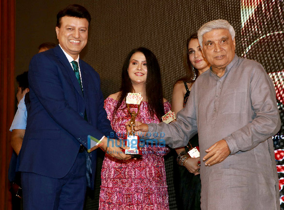 photos javed akhtar isha koppikar and others snapped at love you loktantra launch 5