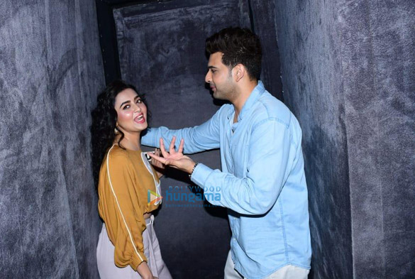 photos karan kundra and tejasswi prakash snapped at the screening of do baaraa 1