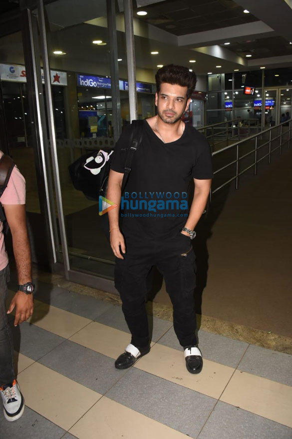 photos karan kundrra and tejasswi prakash snapped at the airport 1