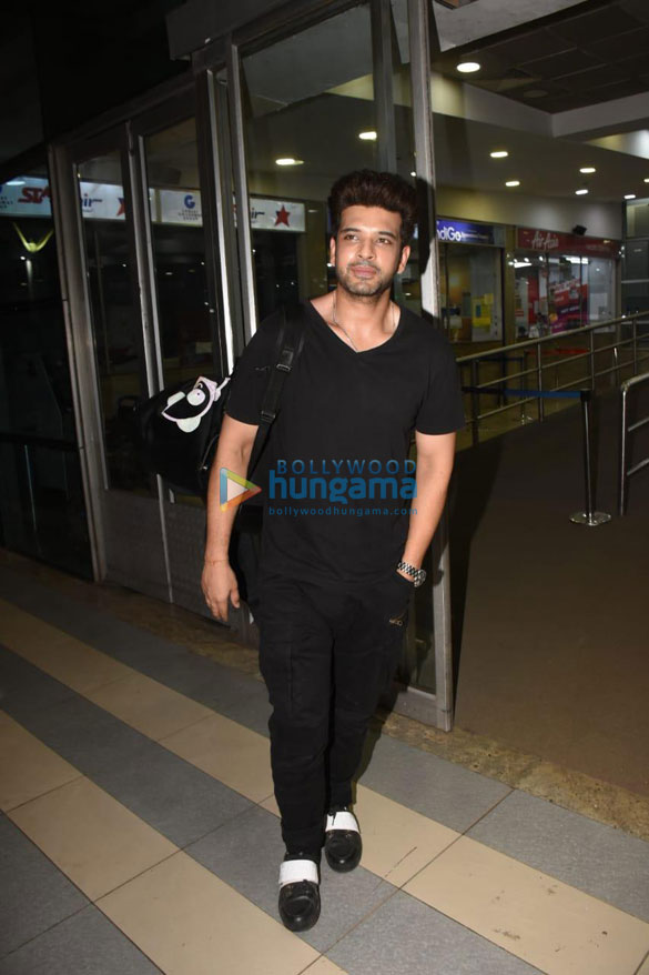 photos karan kundrra and tejasswi prakash snapped at the airport 5