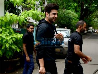 Photos: Karan Kundrra snapped at the gym in Juhu