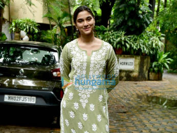 Photos: Kartik Aaryan, Saiee Manjrekar and Karan Kundrra snapped in Juhu