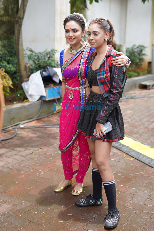 photos madhuri dixit karan johar nora fatehi maniesh paul and contestants snapped on the sets of jhalak dikhhla jaa more 1