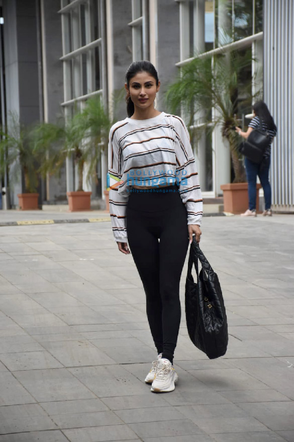 photos mouni roy snapped in andheri 2 6