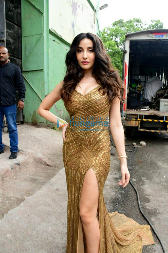 photos nora fatehi and madhuri dixit snapped on sets of a shoot 4