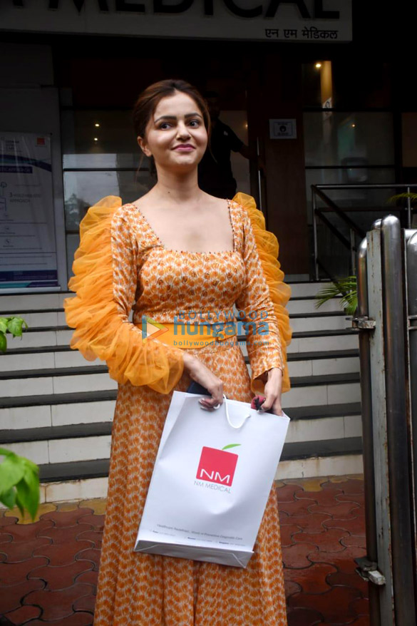 photos rubina dilaik snapped at a medical store 2