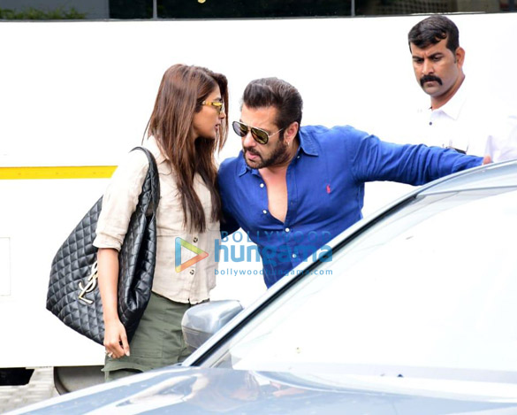 photos salman khan and pooja hegde snapped at kalina airport 3 2