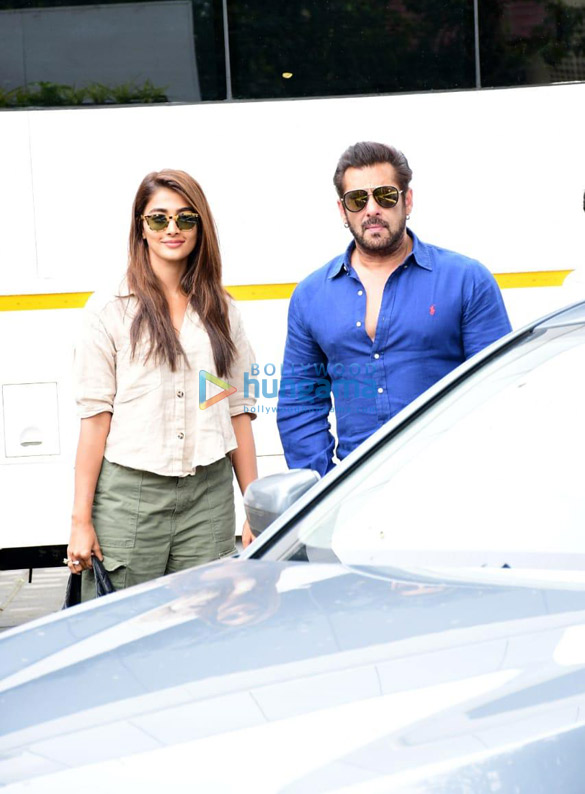 photos salman khan and pooja hegde snapped at kalina airport 6 2