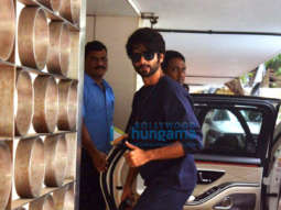 Photos: Shahid Kapoor spotted in Khar