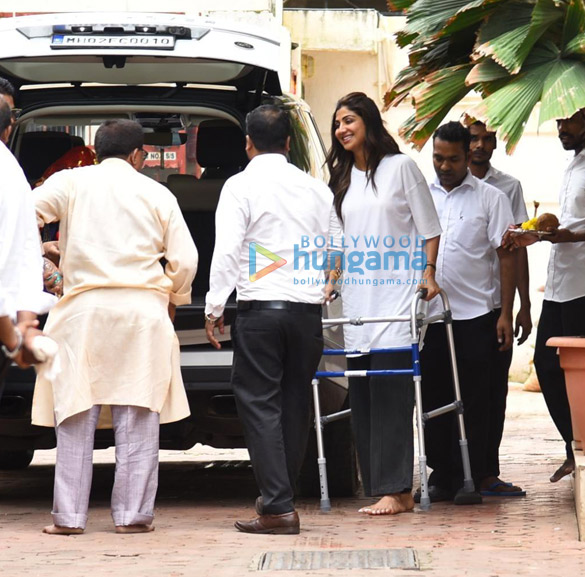 photos shilpa shetty and raj kundra welcome lord ganesha at their residence in juhu 3