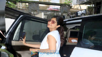 Photos: Shilpa Shetty snapped at a clinic in Bandra