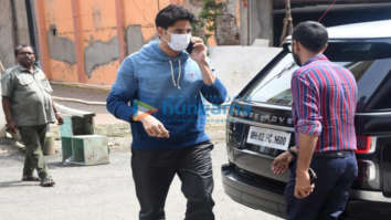 Photos: Siddharth Malhotra snapped in Bandra