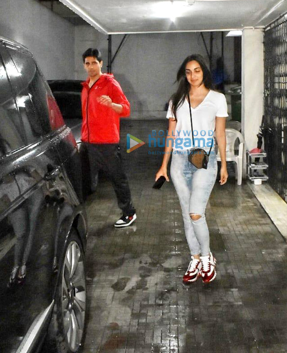 Photos: Sidharth Malhotra, Kiara Advani and Shashank Khaitan snapped at Karan Johar’s office in Khar Photos: Sidharth Malhotra, Kiara Advani and Shashank Khaitan snapped at Karan Johar’s office in Khar