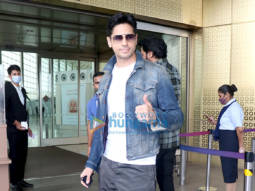 Photos: Sidharth Malhotra, Sonu Sood, Karishma Tanna and others snapped at the airport