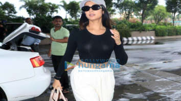Photos: Sonal Chauhan, Sophie Choudry and Bhagyashree snapped at the airport