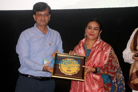 photos subhash ghai rakeysh omprakash mehra jackie shroff and divya dutta hoist flag on 75th independence day 4