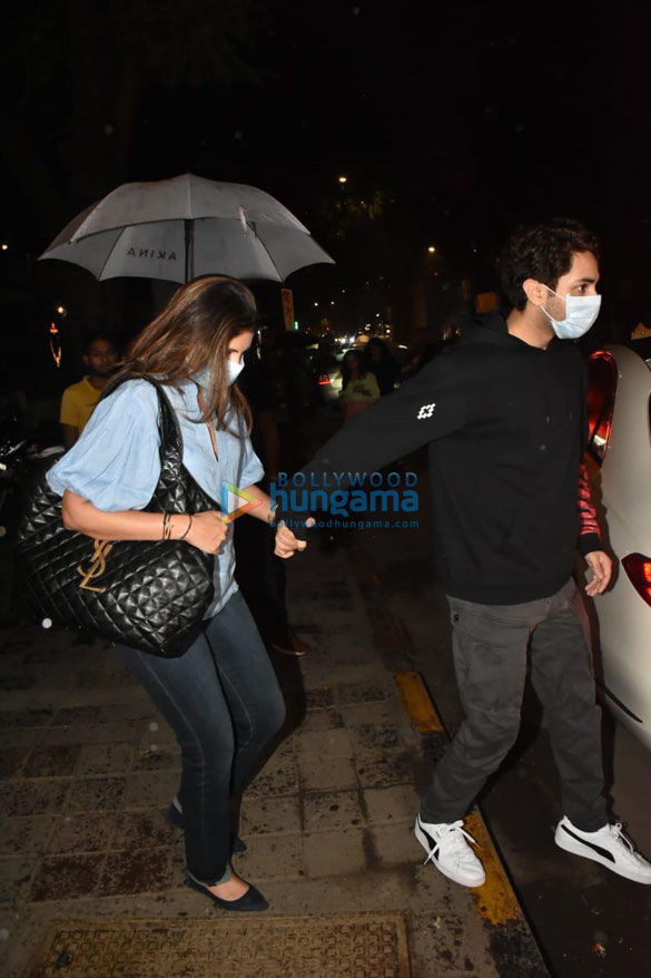 photos suhana khan agastya nanda shweta bachchan and kajal anand snapped at akina in bandra 4