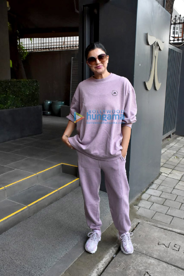 photos sushmita sen snapped with her daughter and rohman shawl at santacruz 3