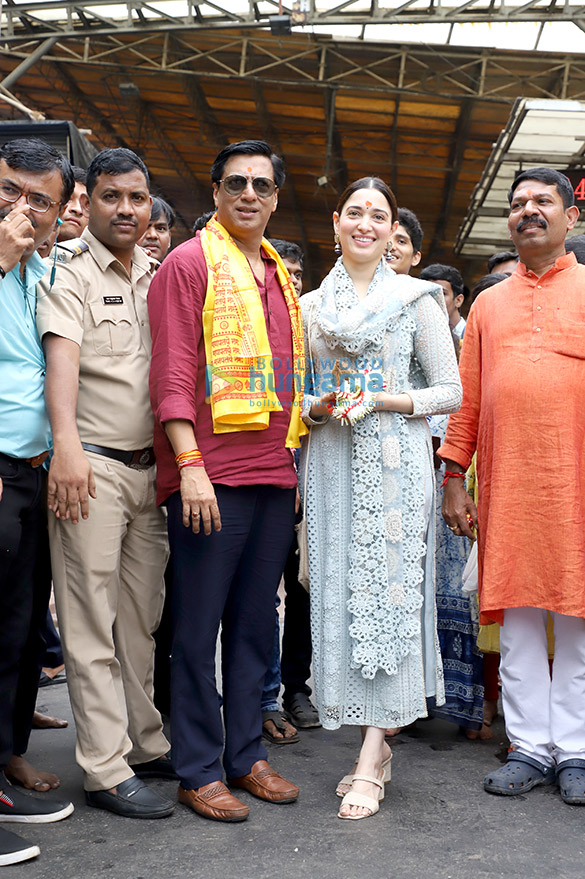 photos tamanna bhatia and madhur bhandarkar snapped at siddhivinayak temple 4
